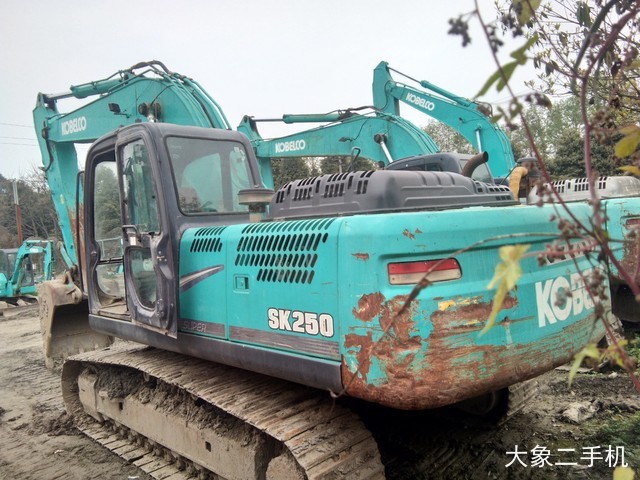 神钢 SK250-8 挖掘机